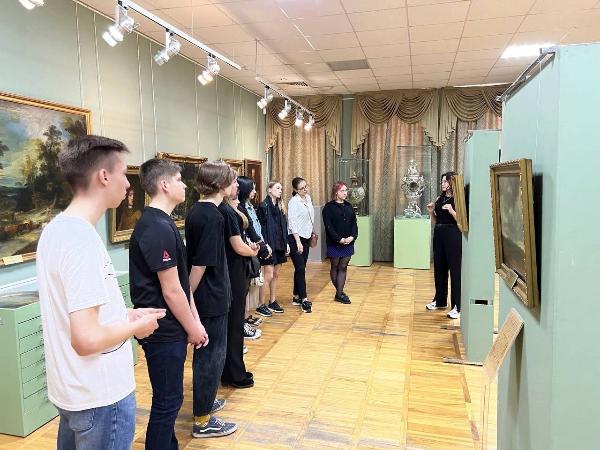 Студенты Ростовского колледжа искусств посетили экспозицию в Ростовском областном музее изобразительных искусств