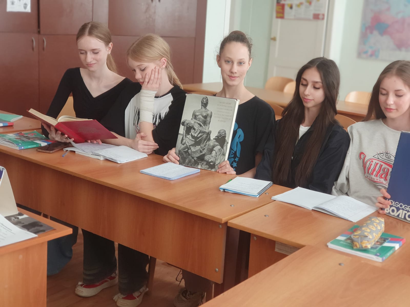 Студенты и учащиеся Ростовского колледжа искусств приняли участие в патриотической акции "Диктант Победы" 