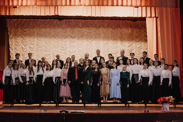 Поздравляем Академический хор отделения "Хоровое дирижирование" с победой в окружном этапе IX Всероссийского хорового фестиваля!