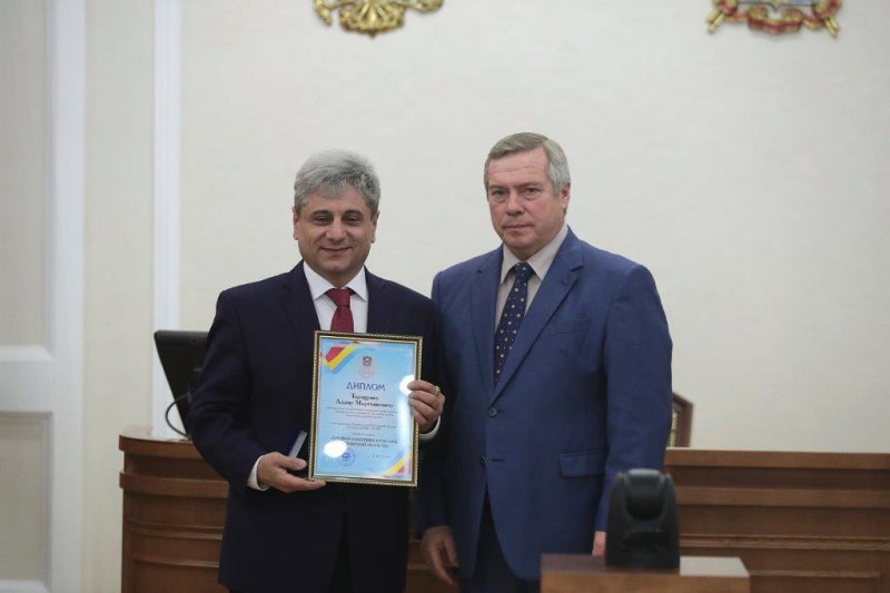 Поздравляем А.М.Терацуяна с присвоением звания "Лучший работник культуры Ростовской области"!