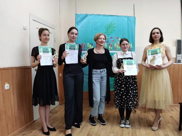 Студенты отделения «Фортепиано» Ростовского колледжа искусств стали лауреатами Международного конкурса «Признание»