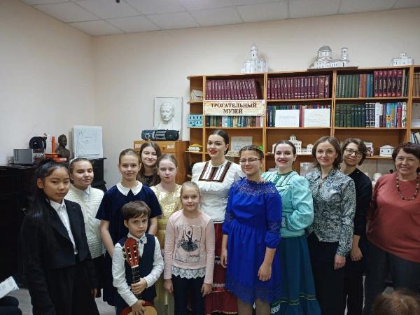 Студенты отделения «Сольное и хоровое народное пение» выступили в Ростовской областной специальной библиотеке для слепых