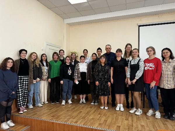 День памяти погибших при исполнении служебных обязанностей сотрудников органов внутренних дел России прошел в Ростовском колледже искусств