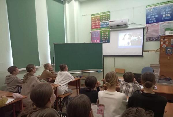 Информационное занятие, посвященное специальной военной операции, прошло в Ростовском колледже искусств