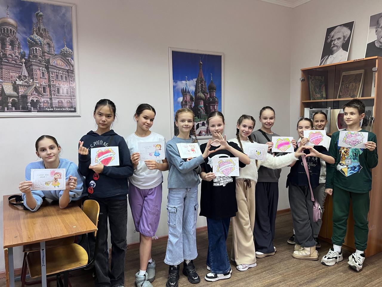 Учащиеся Ростовского колледжа искусств приняли участие в конкурсе стихотворений на английском языке, приуроченном ко Дню матери
