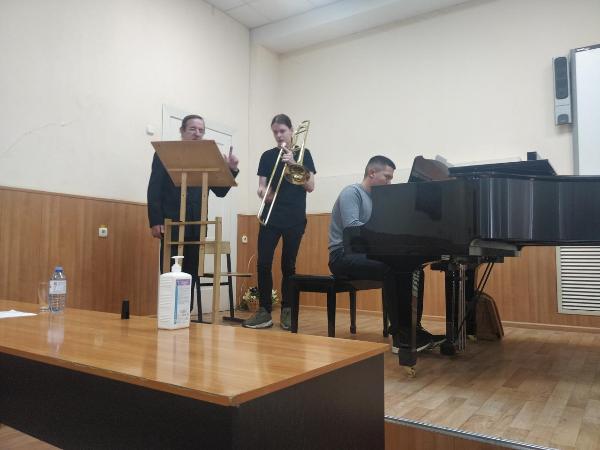 Ростовском колледже искусств состоялся второй день мастер-классов духового отделения
