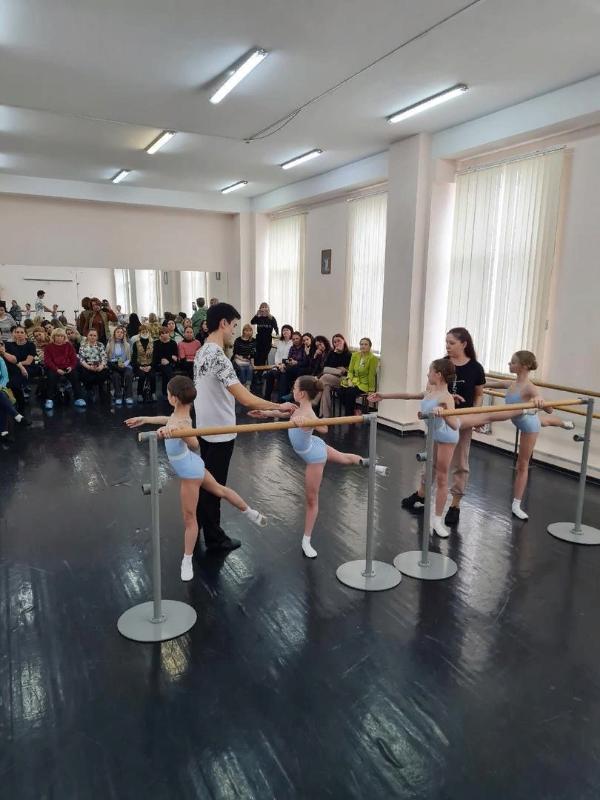 Мастер-класс по классическому танцу для педагогов Ростовской области прошел в Ростовском колледже искусств