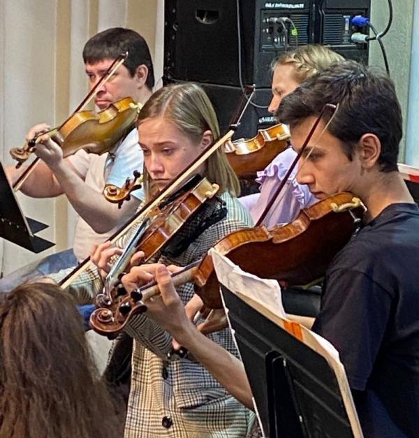 Студенты струнного отделения колледжа приняли участие в проекте Ростовского академического симфонического оркестра