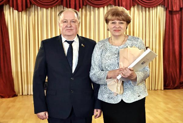 Директора Ростовского колледжа искусств наградили Почетной грамотой Законодательного собрания Ростовской области