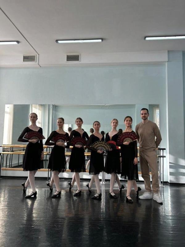 Учащиеся и студенты Ростовского колледжа искусств приняли участие в мастер-классе педагога Большого театра