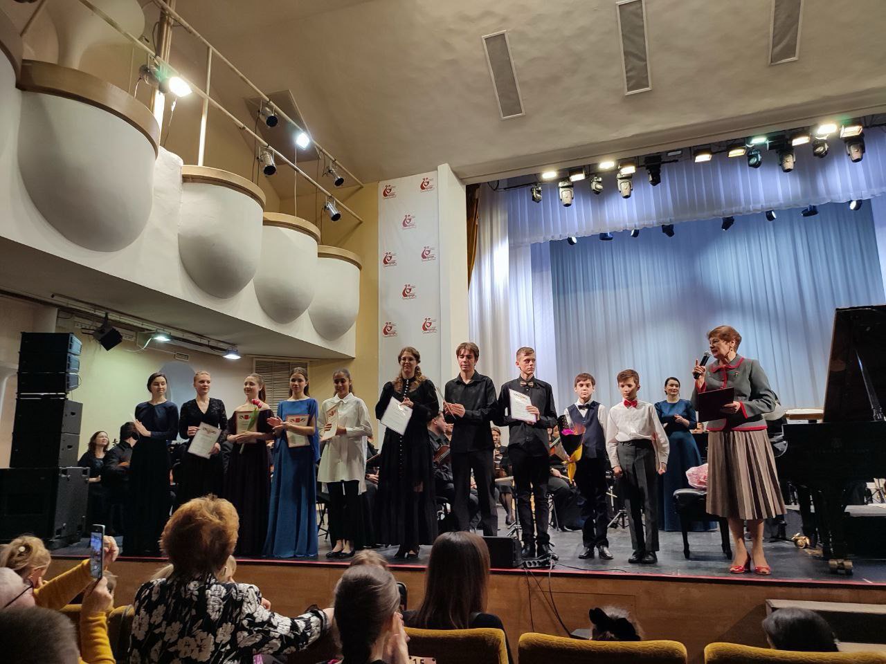 Учащиеся и выпускники ЭДМШ для одаренных детей Ростовского колледжа искусств выступили в Ростовской государственной филармонии