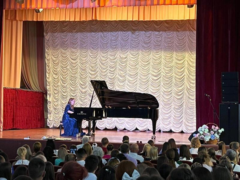 Торжественный концерт, посвященный Дню знаний, прошел в Ростовском колледже искусств
