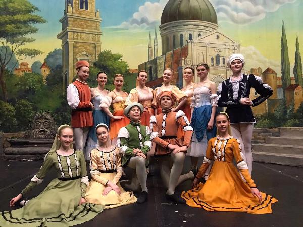 Учащиеся и студенты отделения "Искусство балета" выступили в Ростовском музыкальном театре