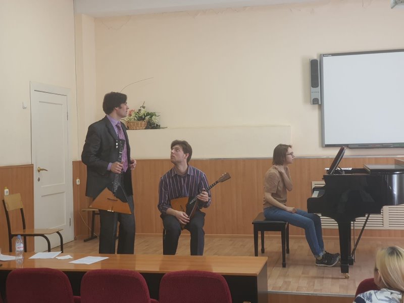 Студенты Ростовского колледжа искусств приняли участие в мастер-классе доцента Ростовской государственной консерватории Алексея Бурякова.