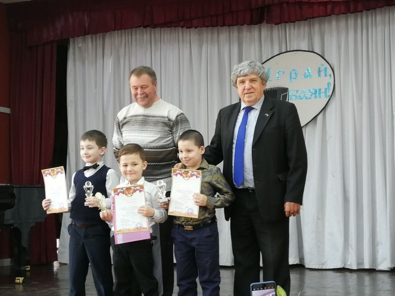 В Азове прошёл XIII Открытый городской конкурс юных исполнителей на баяне, аккордеоне «Играй, баян!» 