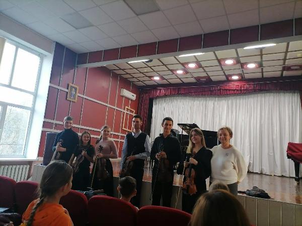Мастер-класс и концерт студентов Ростовского колледжа искусств для детей Азова