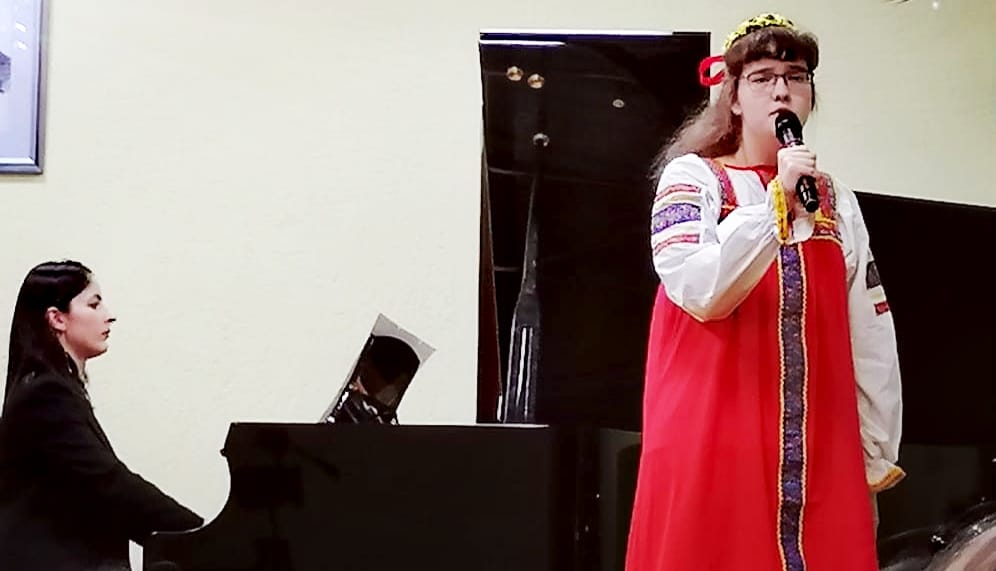 Поздравляем победителя Открытый конкурс юных композиторов "Музыкальные витражи"